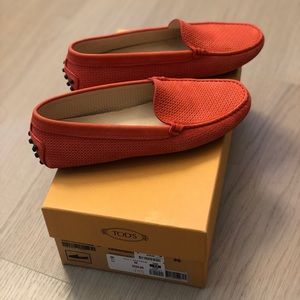 Women’s Tod’s loafers in coral. Size 35.5.